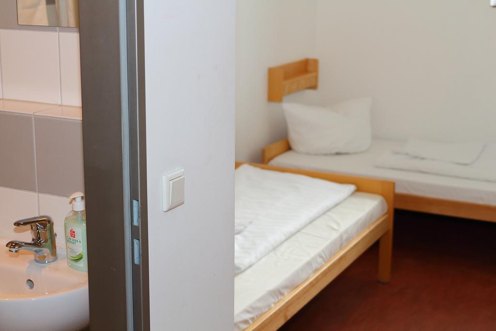 Goalfever Sports & Guesthouse Essen Zimmer foto