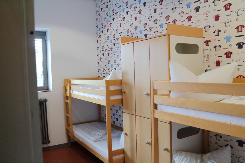 Goalfever Sports & Guesthouse Essen Zimmer foto