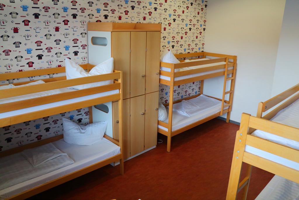 Goalfever Sports & Guesthouse Essen Zimmer foto